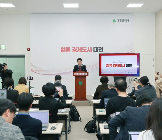 어르신! 2월부터 급식비는 절반만 내세요